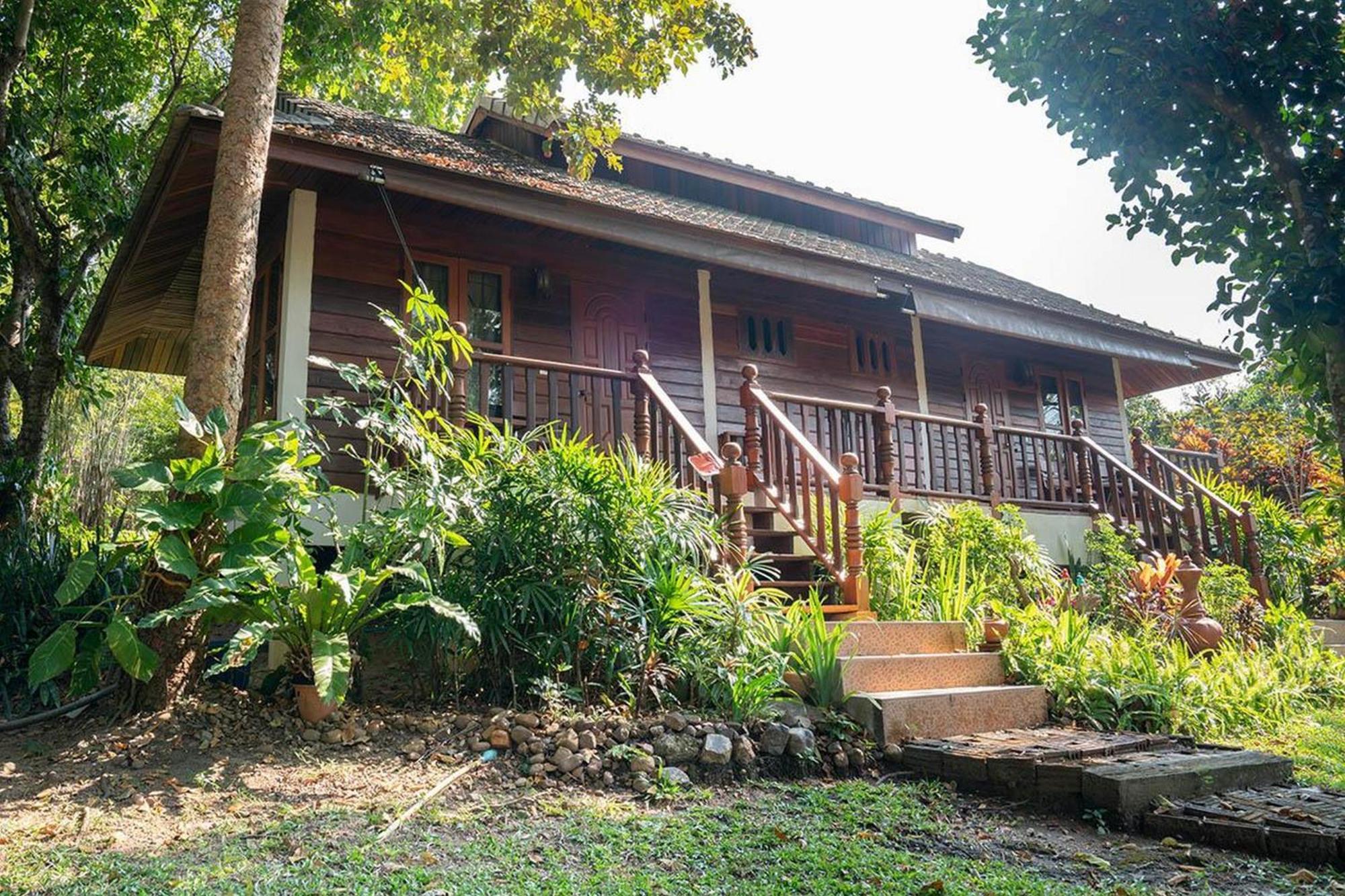 Hôtel Bhupimarn Garden House à Chom Thong Extérieur photo